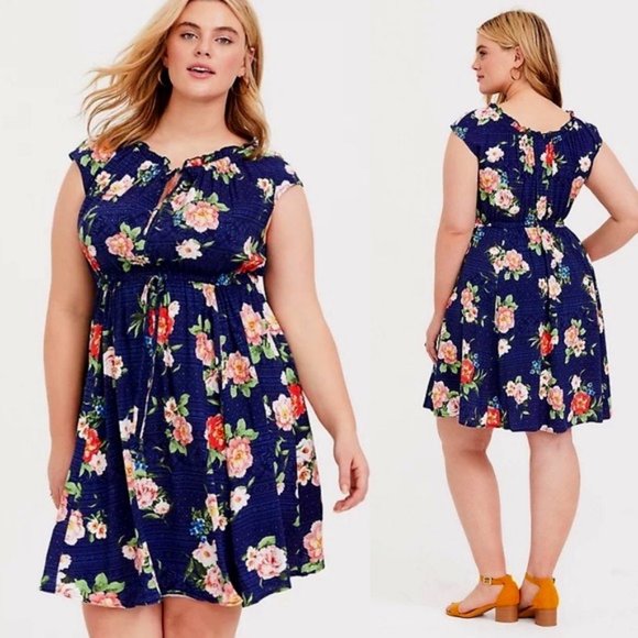 torrid Dresses & Skirts - EUC 3X Torrid Navy Floral Midi Dress